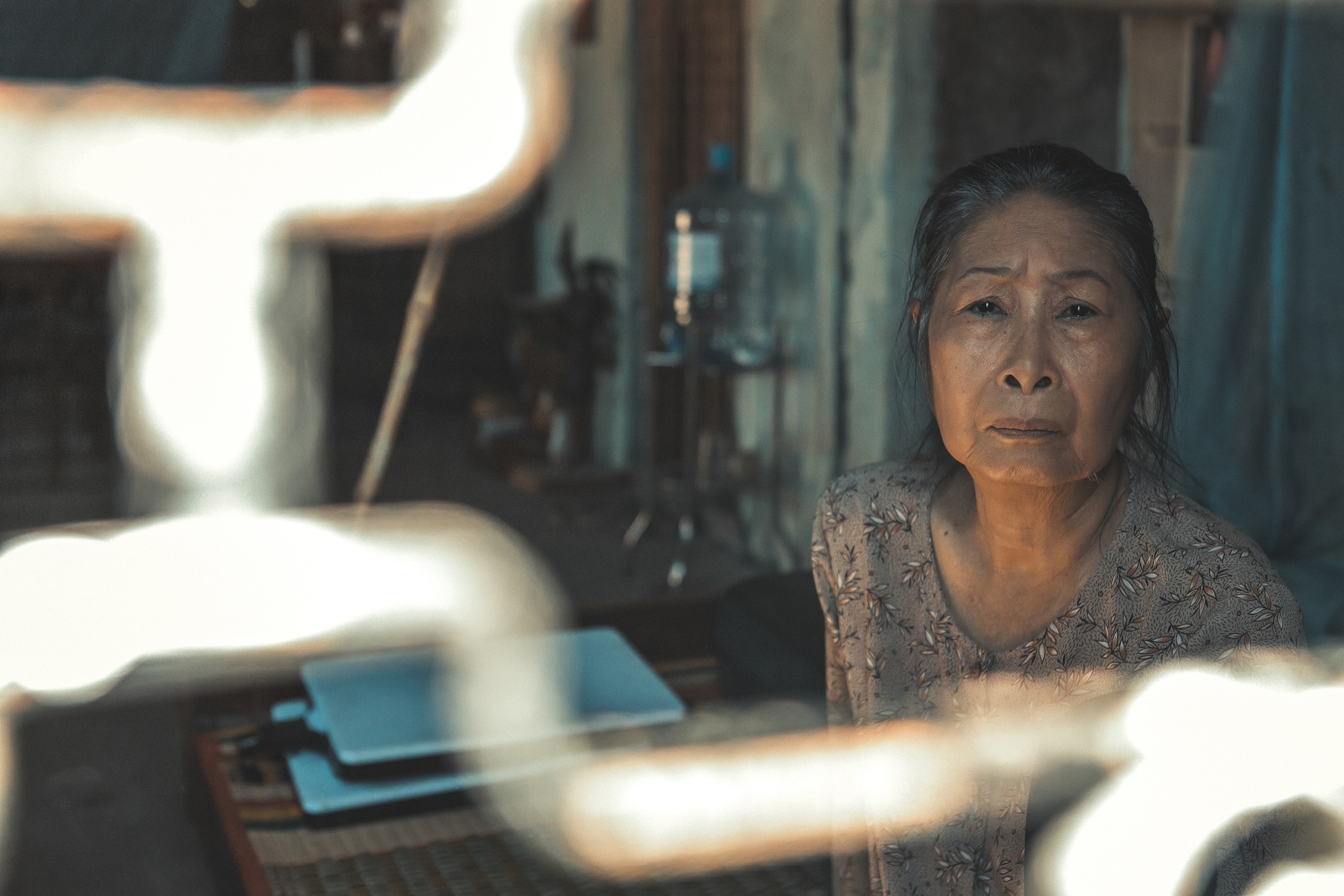 Bà trùm phản diện Kim Phương lột xác trong phim của Lý Hải - 1