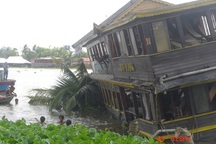 Dìn Ký xin 45 ngày để tháo dỡ nhà hàng nổi 