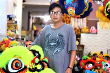 Người đàn ông hơn 30 năm làm đồ chơi Tết Trung thu
