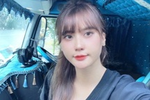 Tài xế xinh đẹp ở Tuyên Quang tự đổ xăng, lái xe tải 30 tấn cứu trợ vùng lũ