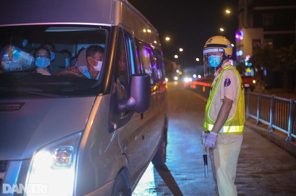 Phong tỏa quận Gò Vấp: Xin cho tôi về với các con, đảm bảo không ra nữa! - 10 Phong tỏa quận Gò Vấp: Xin cho tôi về với các con, đảm bảo không ra nữa! - 10