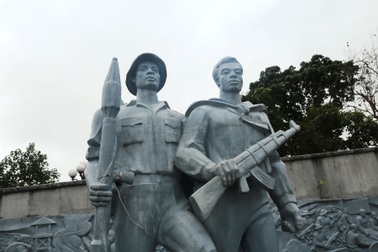 Những cánh chim hòa bình ở Nghĩa trang liệt sĩ Quốc gia đường 9