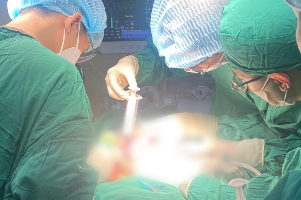 TPHCM: Nhiều người biến dạng mặt, dập nát tay vì máy xay thịt - 1 TPHCM: Nhiều người biến dạng mặt, dập nát tay vì máy xay thịt - 1