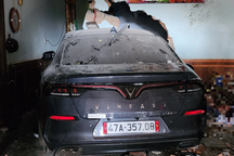 Thầy giáo hoảng loạn sau khi lao ô tô vào nhà dân tông chết người