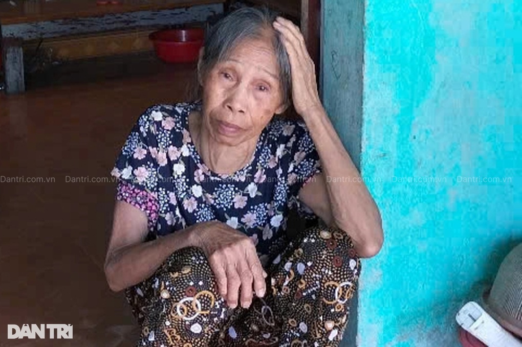 Người phụ nữ mắc ung thư nuôi mẹ già bệnh tật, mơ bữa cơm có thịt - 3 Người phụ nữ mắc ung thư nuôi mẹ già bệnh tật, mơ bữa cơm có thịt - 3
