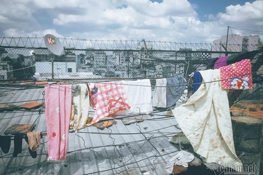 Cuộc sống trong chung cư 40 tuổi phải di dời gấp ở phố Tây Sài Gòn