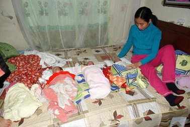 Nhà có 3 chị em... sinh non