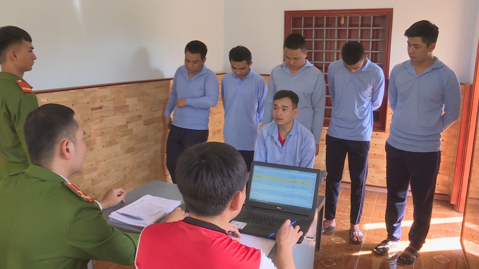 Triệt phá đường dây đánh bạc trên mạng quy mô 10 tỷ đồng - 1 Triệt phá đường dây đánh bạc trên mạng quy mô 10 tỷ đồng - 1