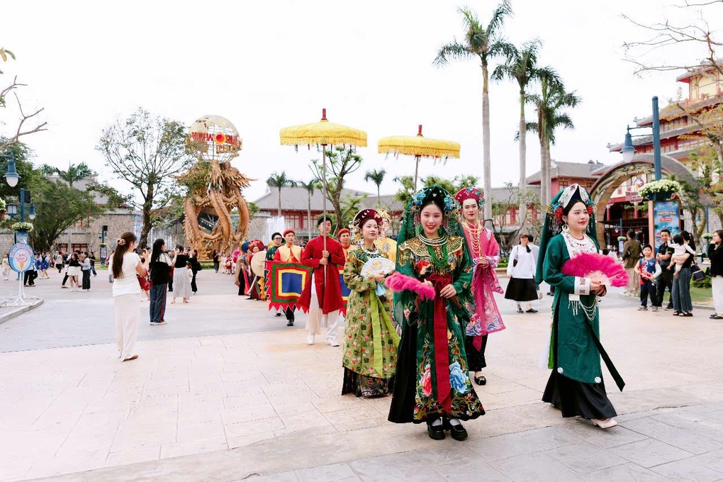 Sun World Ba Na Hills đón lượng khách kỷ lục dịp Giỗ Tổ Hùng Vương - 6 Sun World Ba Na Hills đón lượng khách kỷ lục dịp Giỗ Tổ Hùng Vương - 6