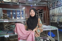 Cô gái vùng biên kiếm 60 triệu đồng mỗi tháng từ thổ cẩm