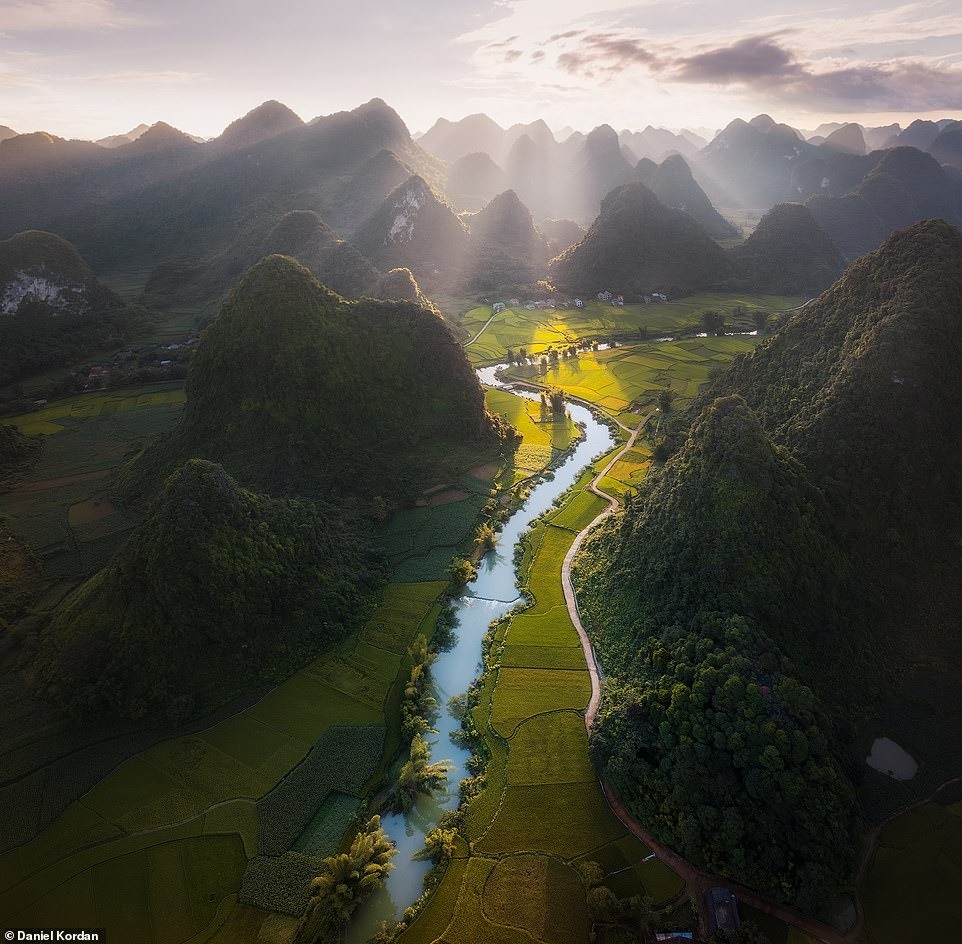 View - Khoảnh khắc Việt Nam đẹp như "nàng thơ" khiến khách Tây muốn đặt vé đi luôn | Báo Dân trí