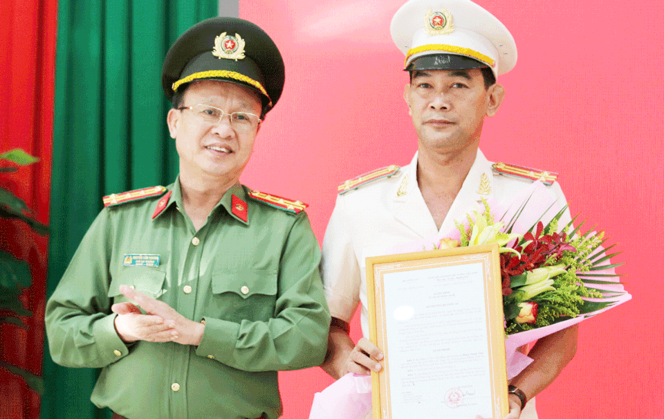 Long An có tân Phó Giám đốc Công an tỉnh - 1 Long An có tân Phó Giám đốc Công an tỉnh - 1