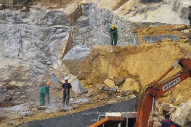 16 nạn nhân thiệt mạng, đội cứu hộ tăng cường tìm kiếm