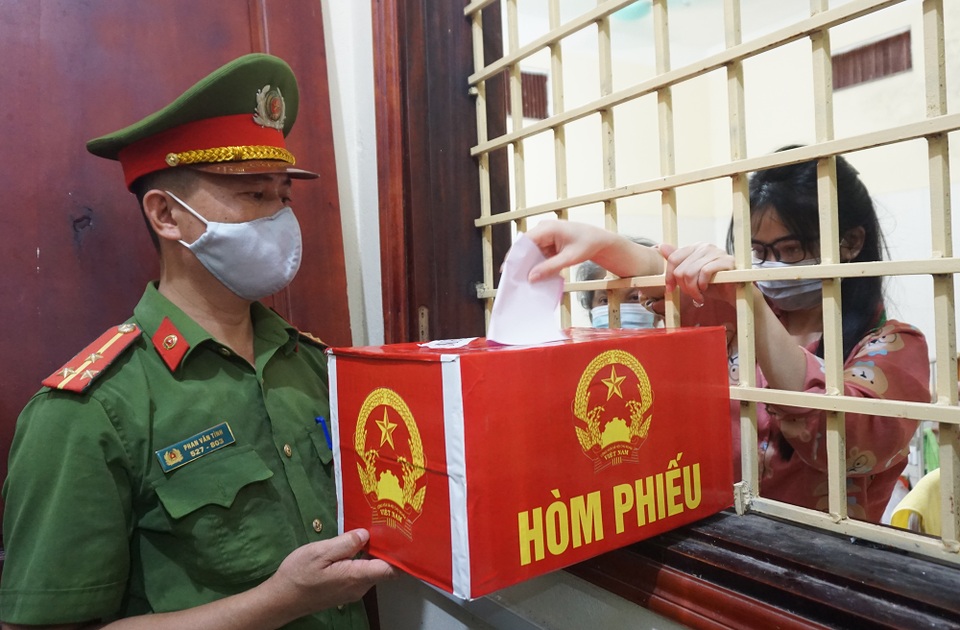 Được cầm lá phiếu bầu, với tôi là niềm an ủi lớn - 4 Được cầm lá phiếu bầu, với tôi là niềm an ủi lớn - 4