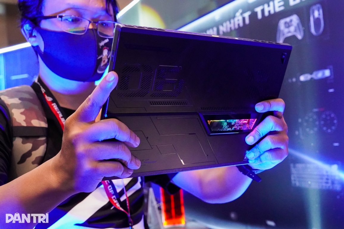 Cận cảnh máy tính bảng Gaming có chip Intel Core i9 - 3 Cận cảnh máy tính bảng Gaming có chip Intel Core i9 - 3