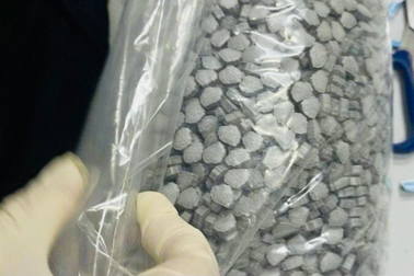 Tạm giữ 4 tiếp viên Vietnam Airlines xách 10kg ma túy từ Pháp về Việt Nam