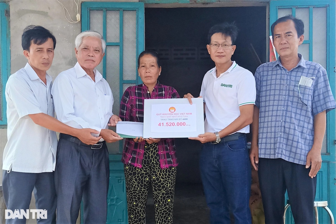 Bạn đọc Dân trí giúp bé gái bị suy thận giai đoạn cuối gần 360 triệu đồng - 2 Bạn đọc Dân trí giúp bé gái bị suy thận giai đoạn cuối gần 360 triệu đồng - 2