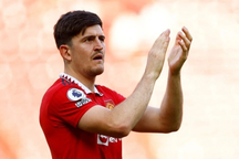 Tức giận vì bị tước băng đội trưởng, Harry Maguire tuyên bố rời Man Utd