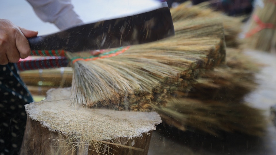 Nhộn nhịp xóm chổi đót ở Sài Gòn dịp cuối năm - 8 Nhộn nhịp xóm chổi đót ở Sài Gòn dịp cuối năm - 8