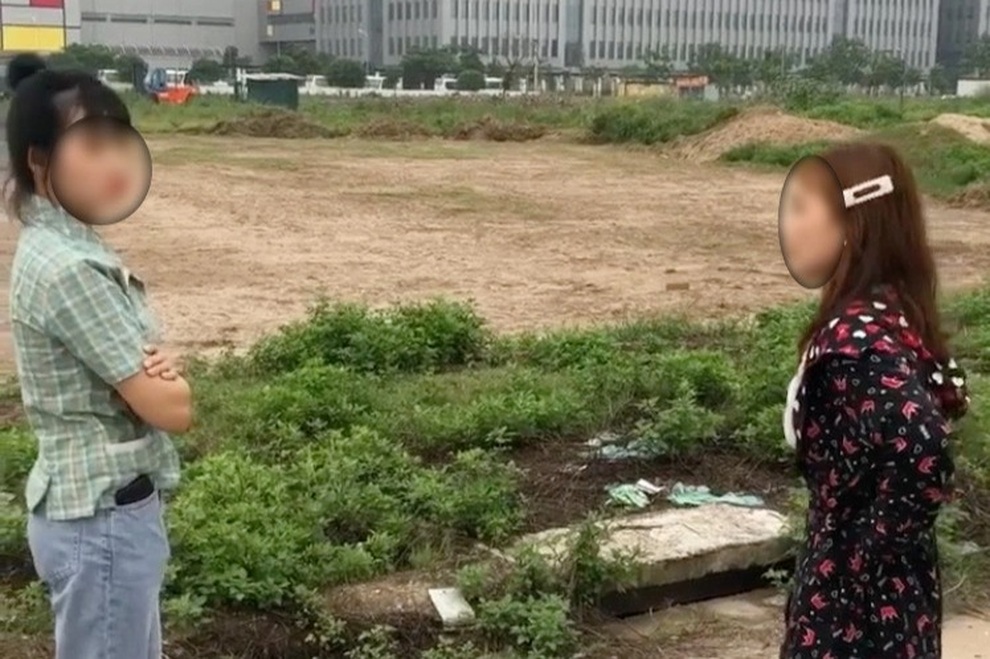Xôn xao clip đánh ghen văn minh đỉnh cao, vợ lịch sự xưng em gọi bồ là chị - 1 Xôn xao clip đánh ghen văn minh đỉnh cao, vợ lịch sự xưng em gọi bồ là chị - 1