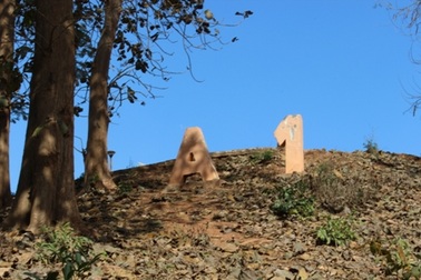 Về nơi khoét núi ngủ hầm…