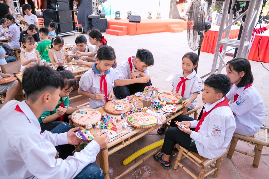 “Cùng em tỏa sáng nụ cười đoàn viên”: Cầu nối gắn kết mùa Trung thu - 2 “Cùng em tỏa sáng nụ cười đoàn viên”: Cầu nối gắn kết mùa Trung thu - 2