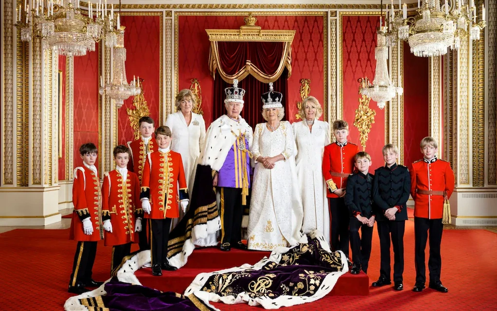 Hoàng gia Anh công bố ảnh Vua Charles III cùng hai người kế vị hàng đầu - 3 Hoàng gia Anh công bố ảnh Vua Charles III cùng hai người kế vị hàng đầu - 3