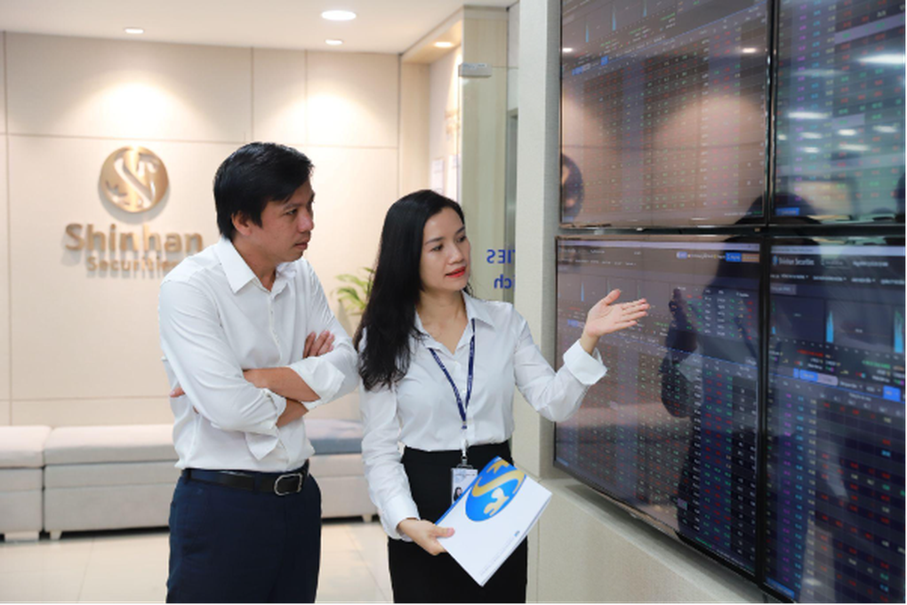 Năm 2023: Triển vọng nào cho chứng khoán Việt Nam? - 1 Năm 2023: Triển vọng nào cho chứng khoán Việt Nam? - 1