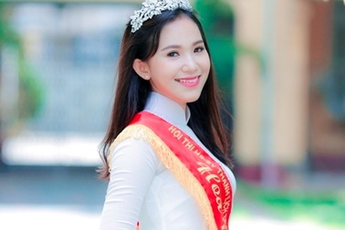 Hoa khôi SV Cần Thơ từng "khóc như mưa" khi chia tay cô giáo thực tập