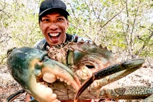 Chàng trai Vũng Tàu săn cá khổng lồ ở đảo xa, sống tách thế giới hiện đại