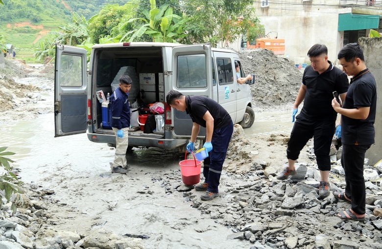 Bộ TN-MT kiểm tra sự cố vỡ hồ thải, Lào Cai tạm đóng cửa nhà máy - 2