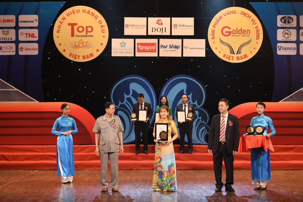 Tingco vào Top 20 nhãn hiệu hàng đầu và Top 10 sản phẩm vàng - 2 Tingco vào Top 20 nhãn hiệu hàng đầu và Top 10 sản phẩm vàng - 2