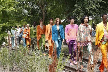 Những thiết kế sắc màu của Etro