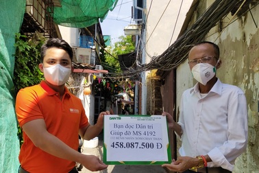 Trao 458 triệu đồng tới 132 bệnh nhân "xóm chạy thận" đang gặp khó khăn