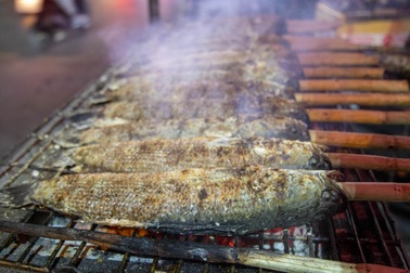 Bán cá lóc nướng thu cả trăm triệu đồng ngày vía Thần tài