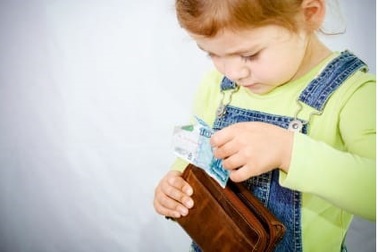 Cha mẹ xúi con trộm đồ, không chỉ hại con mà còn làm hại chính mình