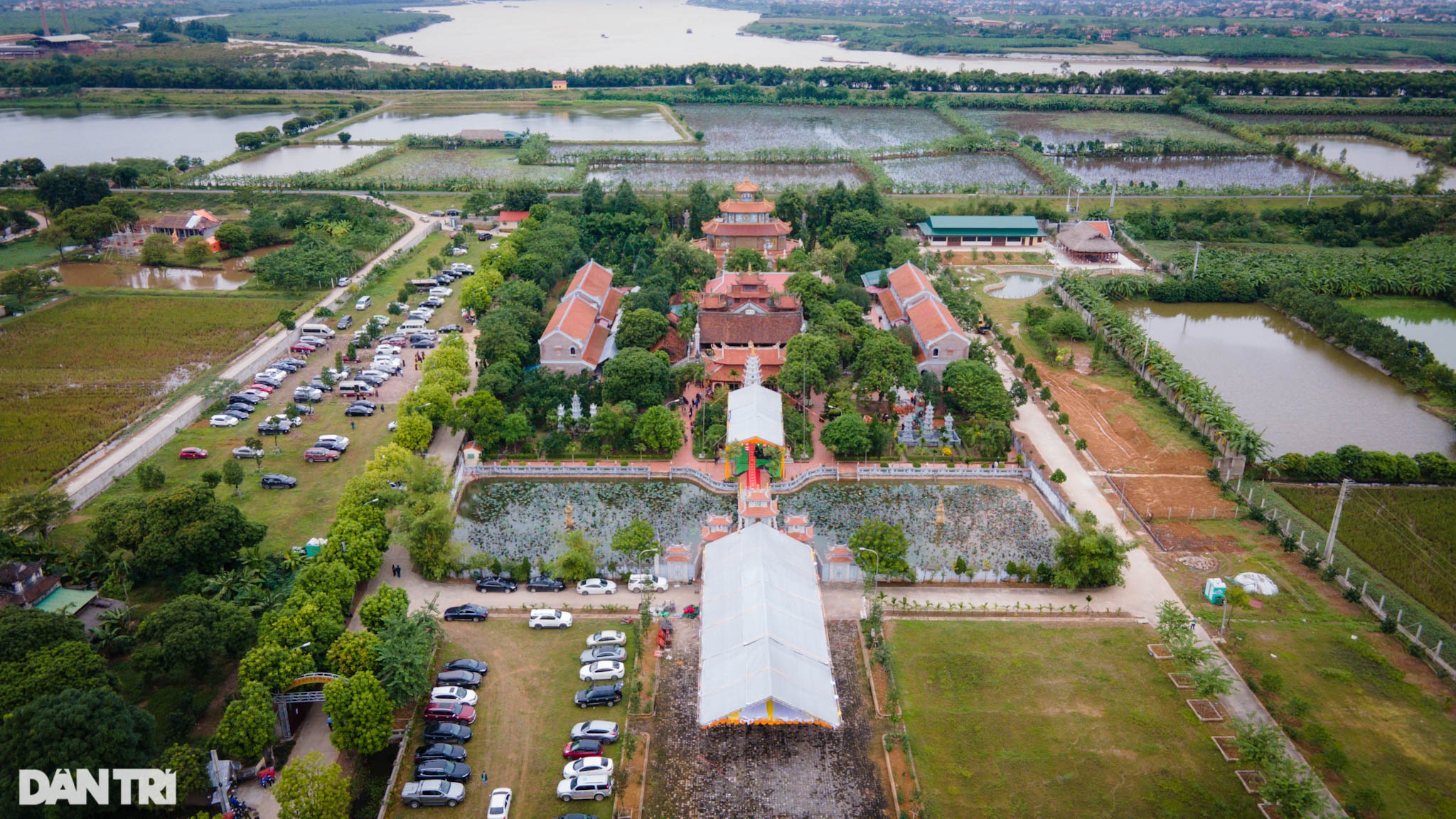 Chủ tịch nước Nguyễn Xuân Phúc dự lễ viếng Đại lão hòa thượng Thích Phổ Tuệ - 20 Chủ tịch nước Nguyễn Xuân Phúc dự lễ viếng Đại lão hòa thượng Thích Phổ Tuệ - 20