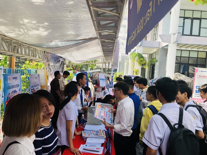 Thừa Thiên Huế: Sôi động ngày hội tuyển sinh, tuyển dụng nhân lực công nghệ thông tin năm 2020 - Ảnh 10. Thừa Thiên Huế: Sôi động ngày hội tuyển sinh, tuyển dụng nhân lực công nghệ thông tin năm 2020 - Ảnh 10.