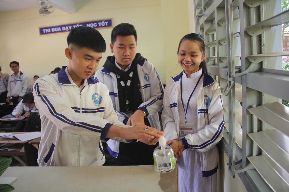 Gia Lai: Đồng loạt kiểm tra công tác phòng dịch trong ngày đầu tiên đi học - 3 Gia Lai: Đồng loạt kiểm tra công tác phòng dịch trong ngày đầu tiên đi học - 3