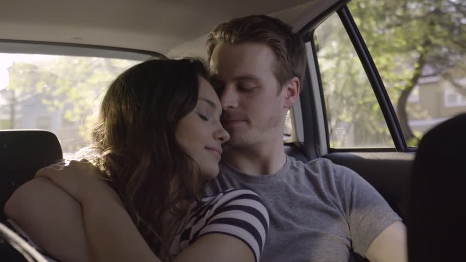 Clip quay lén cảnh thân mật trên xe taxi bị phát tán trên mạng - 1