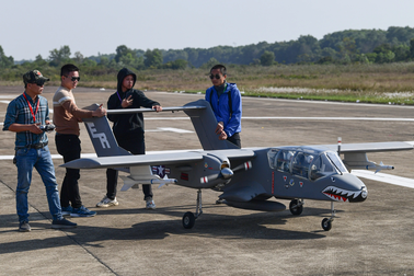 Mãn nhãn hơn 100 máy bay mô hình "khủng" biểu diễn bay, nhào lộn ở Hà Nội