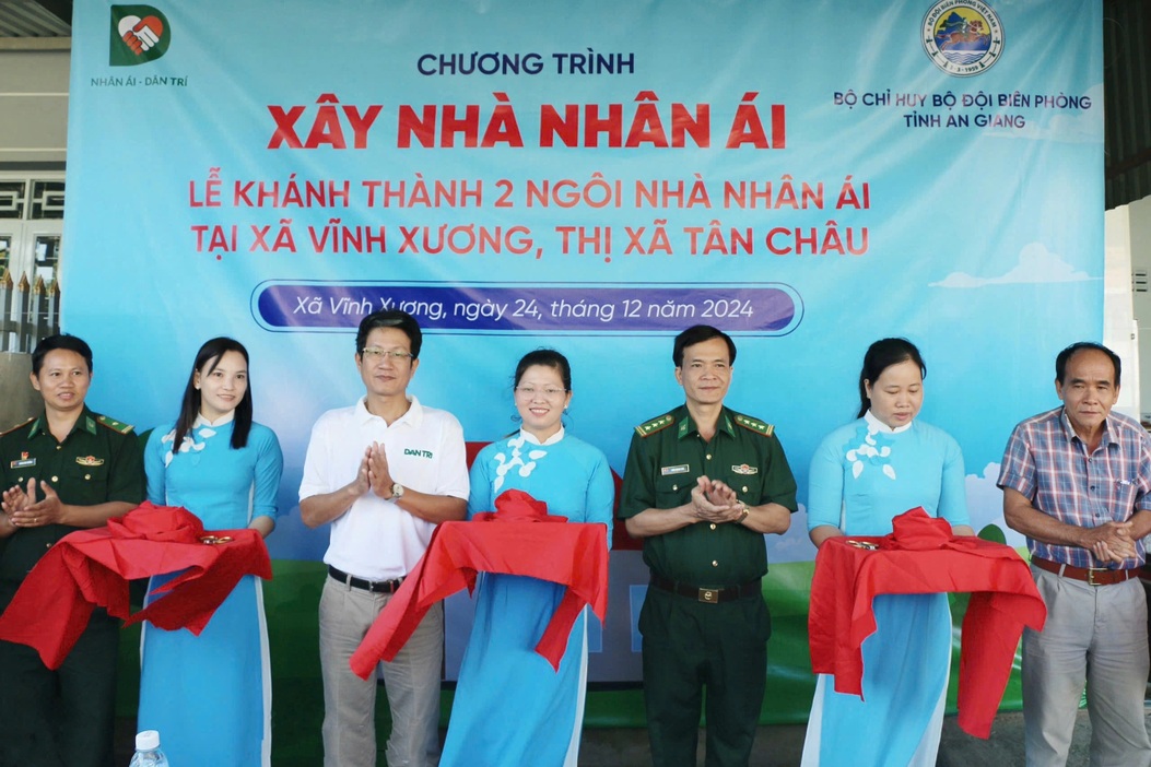 "Nhờ Dân trí mà tôi có nhà mới đón Tết sau hơn chục năm nhà dột cột xiêu"