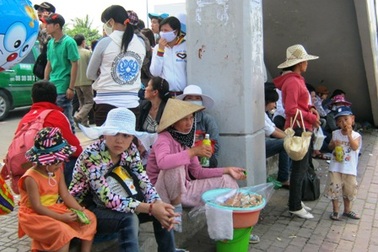 TPHCM: "Vã mồ hôi" đi chơi lễ giữa thời tiết nóng nực