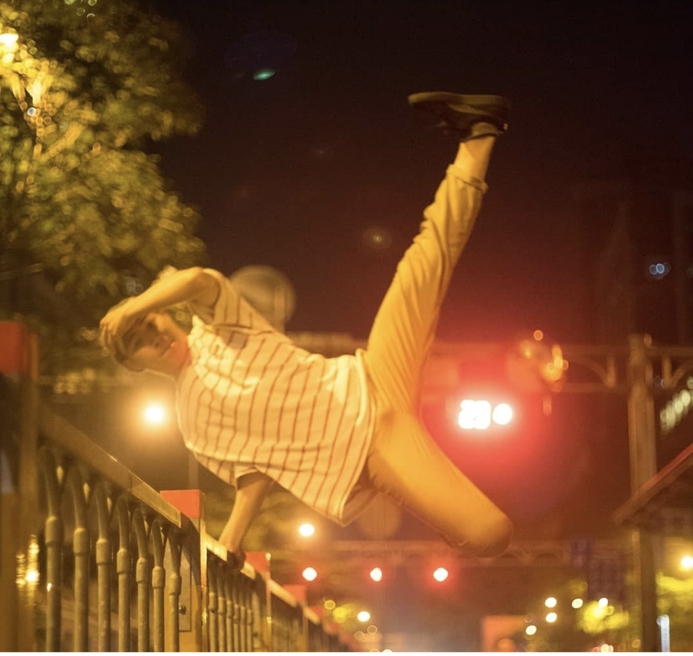 F0 nén nỗi đau mất cha, thường xuyên tập nhảy hiphop trong phòng bệnh - 2 F0 nén nỗi đau mất cha, thường xuyên tập nhảy hiphop trong phòng bệnh - 2