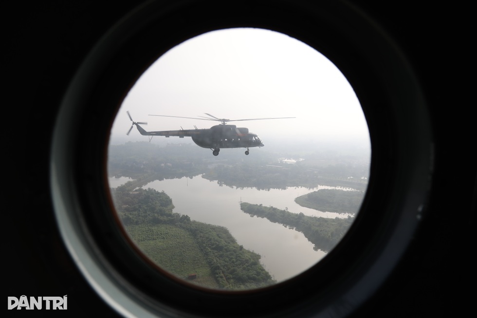 Tiết lộ đội hình bay kéo cờ lần đầu xuất hiện trên bầu trời Hà Nội cho 2/9 - 7 Tiết lộ đội hình bay kéo cờ lần đầu xuất hiện trên bầu trời Hà Nội cho 2/9 - 7