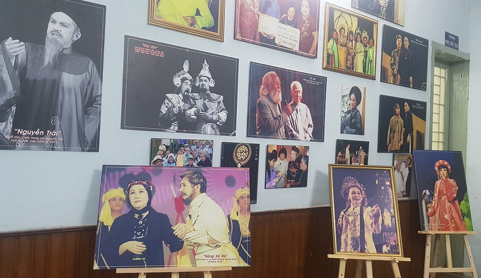 Nhiều nghệ sĩ xúc động nhìn lại ký ức qua triển lãm sân khấu - 3