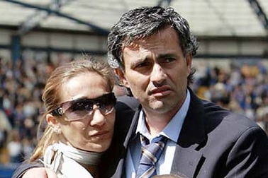 Vợ con bị “đạo chích” hỏi thăm, Mourinho tức tốc về London