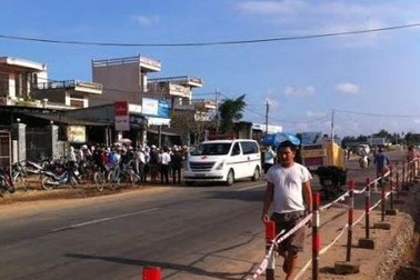 Ô tô tông 2 nữ sinh thương vong rồi bỏ chạy