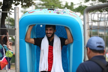 Quyết đấu Olympic Việt Nam, cầu thủ Syria hồi phục thể lực ngay trên sân tập