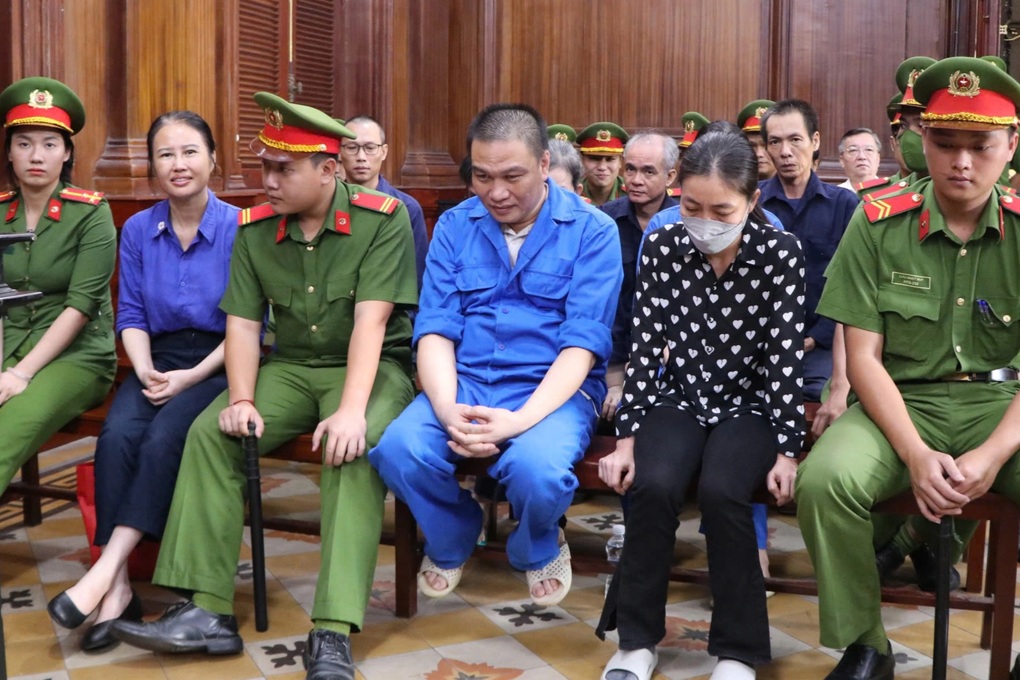 Đang bị truy nã, bà Nguyễn Thị Thanh Nhàn lĩnh thêm 8 năm tù - 3 Đang bị truy nã, bà Nguyễn Thị Thanh Nhàn lĩnh thêm 8 năm tù - 3